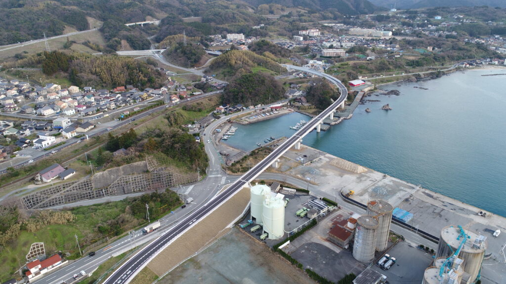 浜田港上部工事（その３）