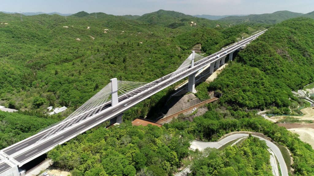 新名神高速道路　生野大橋（PC上部工）工事